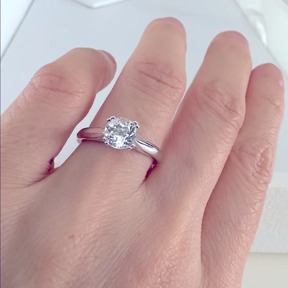 NEW white topaz white gold solitaire Ring - Picture 6 of 7